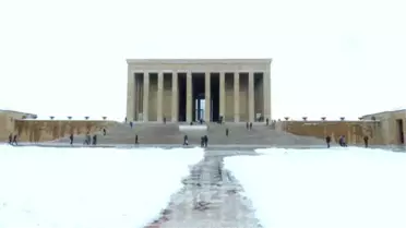 Amber Türkmen'den Anıtkabir'i Ziyaret