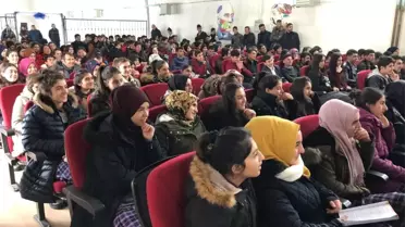 Hamur'da Stand-up Gösterisi Yapıldı