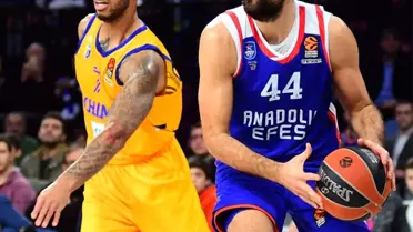 Anadolu Efes, Rus Ekibi Mağlup Etti