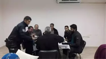 Buzlanma ve Heyelan Nedeniyle Köyerine Dönemediler, Polis Misafir Etti