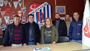 Eski Başkan Kulübe Sahip Çıkıp Yeniden Koltuğa Oturdu