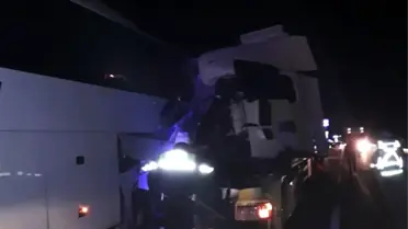 Tır, Arıza Yapan Otobüse Çarptı: 1 Ölü, 2 Yaralı