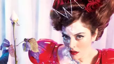 'Alice Harikalar Diyarında'nın Kraliçesi Ezgi Mola Kimdir?