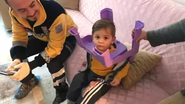 Çocuğun Başına Sıkışan Lazımlık İtfaiye Tarafından Çıkarıldı