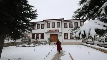 Kullanılmayan Kıyafet ve Kumaşlar Bez Torbaya Dönüştürülüyor