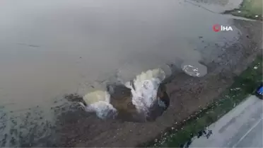 İzmir'de Ürkütücü Görüntü... Aşırı Yağışlardan Sonra Oluşan Obruklar Havadan Görüntülendi