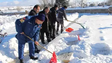 Dumlupınar Şehitliği'nde Kar Temizliği