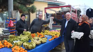 Başkan Ulaş Halk Pazarında File Dağıttı