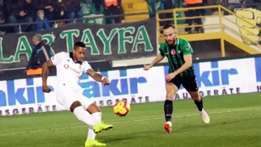 İlk Yarı Beşiktaş'ın Üstünlüğüyle Bitti