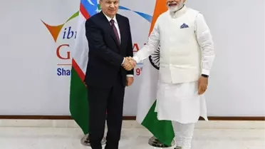 Özbekistan Cumhurbaşkanı Mirziyoyev Küresel Zirve İçin Hindistan'da