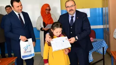 Vali Ustaoğlu, Öğrencilerin Karne Heyecanına Ortak Oldu