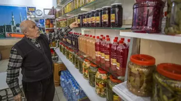 45 Yıllık Turşucunun Renkli Dükkanı