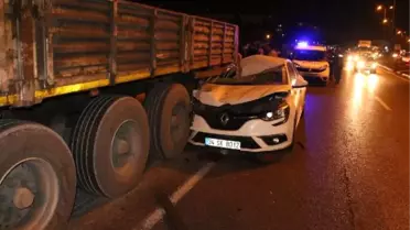 Tır'a Arkadan Çarpan Otomobilin Sürücüsü Yaralandı