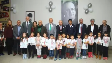 Kartallı Minikler Uğur Mumcu'yu Satranç Turnuvasında Andı