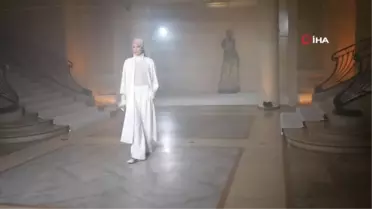 Paris'te Stephane Rolland'ın Defilesi Büyük Beğeni Topladı