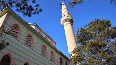 Van'daki Camilerde Gül Kokusu Yükseliyor