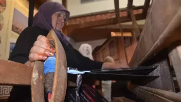 Eskiyen Elbiseler Tezgahlarda Halıya Dönüştürülüyor