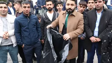 Çevreci Sloganıyla Adaylığını Açıklayan Sancar, Caddelerde Çöp Topladı