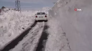 Kar Esareti...kara Gömülen Evlerine Girmek İçin Tünel Açtılar