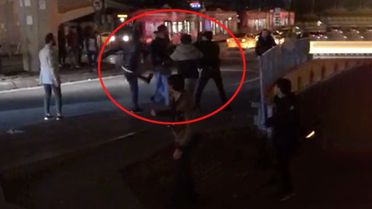 Fight Club'ı Aratmayan Kavgada Gençler Dövüştü, Vatandaşlar Tezahürat Yaptı! Kamera Kayıttaydı