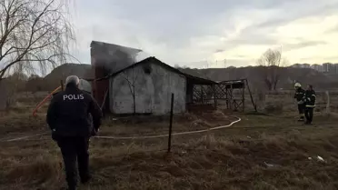 Yangına Müdahale Eden İtfaiye Aracı Çamura Saplandı