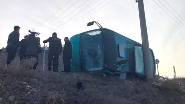 Kars'ta Öğrenci Servisi Devrildi: 10 Yaralı