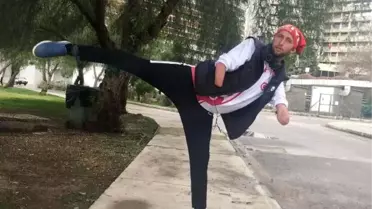 İki Kolunu Kaybetti, Azmiyle Tekvandoda Madalyaya Uzandı