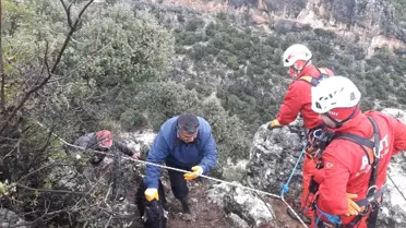 Dağ Yamacında Mahsur Kalan Keçiler Kurtarıldı