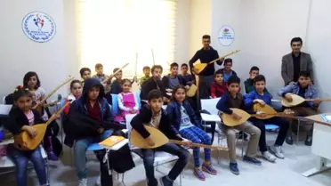 Sorgun'da Gitar ve Saz Kursuna Yoğun İlgi