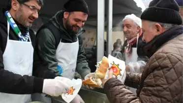 Ümraniye'de 6 Ton Hamsi Dağıtıldı