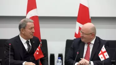 Bakan Akar'dan NATO Toplantılarında Bir Dizi Görüşme