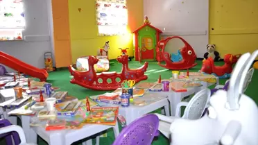 İzmirli Kadınlardan Eruh'a Oyun Parkı