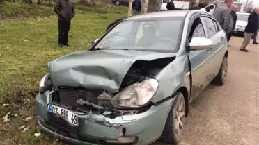 Dur' İhtarına Uymayan Otomobilin Sürücüsü Jandarma Aracına Çarptı