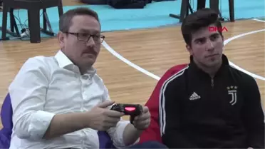 Başakşehir'de Pes Turnuvası'nın Finali Yapıldı