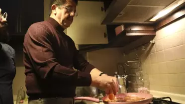 Nihat Zeybekci'den Öğrencilere Menemen Sürprizi