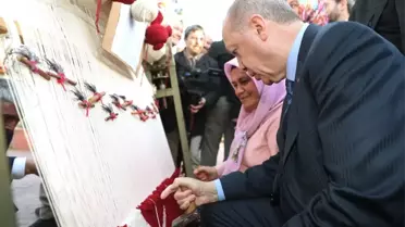 Cumhurbaşkanı Erdoğan Türk Bayraklı Halıya İlmek Attı