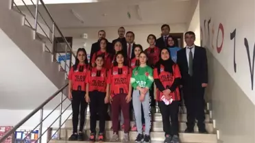 Çıldır Kaymakamı İmamoğlu'ndan Şampiyon Kızlara Ziyaret
