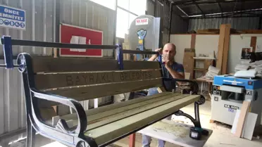 Bayraklı'nın Parklarına Yeni Oturma Grupları
