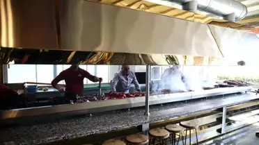 Adana'da Yeni Lezzet: 'Metrelik Adana Boru Kebabı'