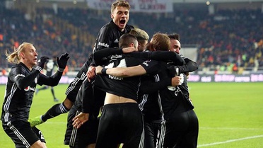 Beşiktaş, Fenerbahçe'yi de Yenip Zirve Takibini Sürdürmek İstiyor