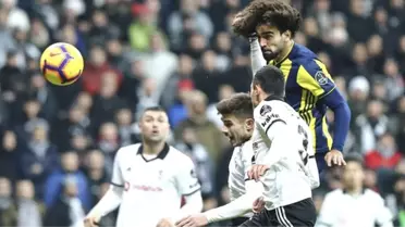 Ünlü Oyuncu Aybars Kartal Özson, Beşiktaş-Fenerbahçe Derbisinde Gözyaşlarına Boğuldu