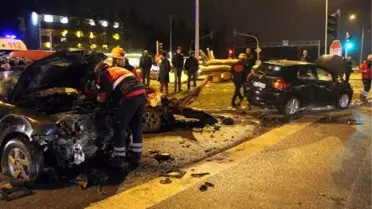 Cip Kırmızı Işıkta Duran Araçlara Çarptı: 4 Yaralı