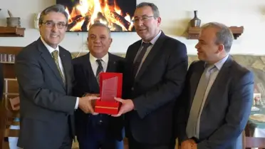 Kuşadası Liman Başkanlığı'ndan Serdar Akdoğan'a Plaket