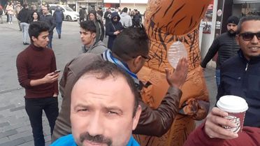 Taksim Meydanı'nda 'Dinazor' Şaşkınlığı