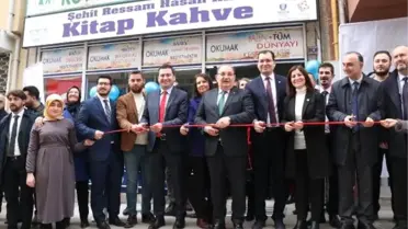 Bu Kahvede Kitap Okuyana Her Şey Ücretsiz