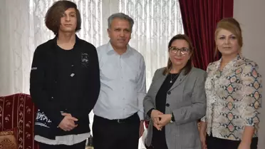 Bakan Pekcan'dan Doğum Günü Sürprizi