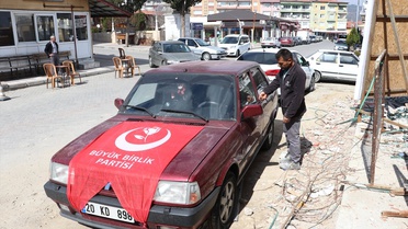 Gündüz İnşaatta, Akşam Seçim Çalışmalarında