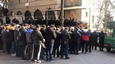 Kadıköy'deki Vahşi Cinayet: Öldürülen Amca Son Yolculuğuna Uğurlandı