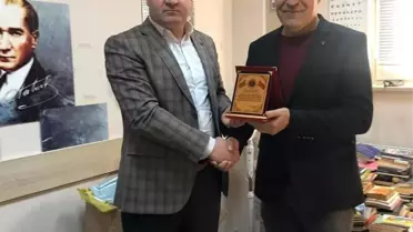 Başkan Gülbey'den Dr. Kum'a Plaket