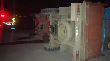 Kamyon Devrilirken Kendini Araçtan Dışarı Attı
